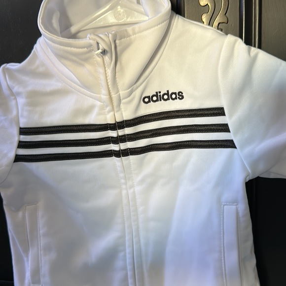 ADIDAS JACKET 6 months ECU in white with black trim, pockets, front zipper - Picture 5 of 11